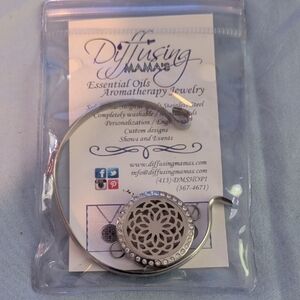Diffusing Mama's Bangle Bracelet Essential Oil Jewelry